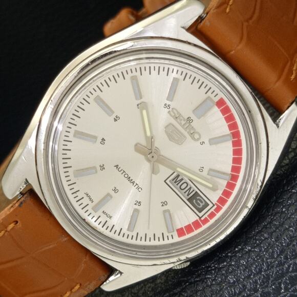 Vintage 1992 Seiko Automatic Mens Silver Watch W/daydate & Red accents - Picture 1 of 10